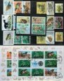 Známky žaby, 2 hárčeky a 22 rôznych známok Známky žaby, 2 hárčeky a 22 rôznych známok